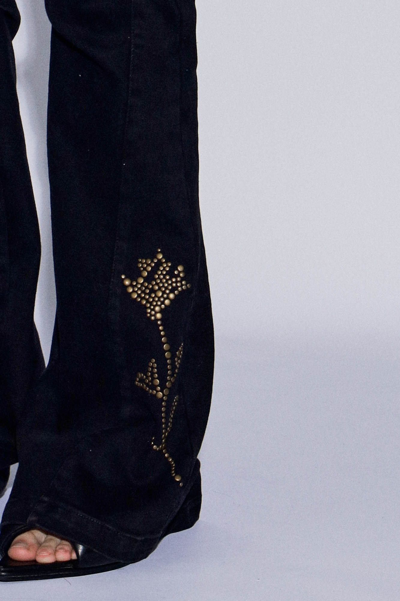 DND4DESxFaychui Rose Studded Low-Rise Flared Jeans-Jeans-S-Free Shipping Leatheretro