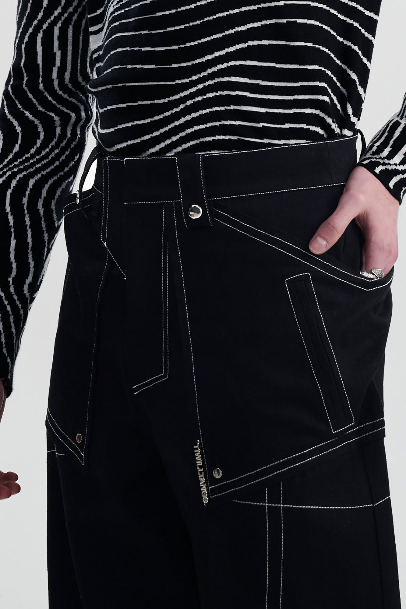 TIWILLTANG Contrast Stitched Straight-Leg Jeans-Jeans-S-Black-Free Shipping Leatheretro