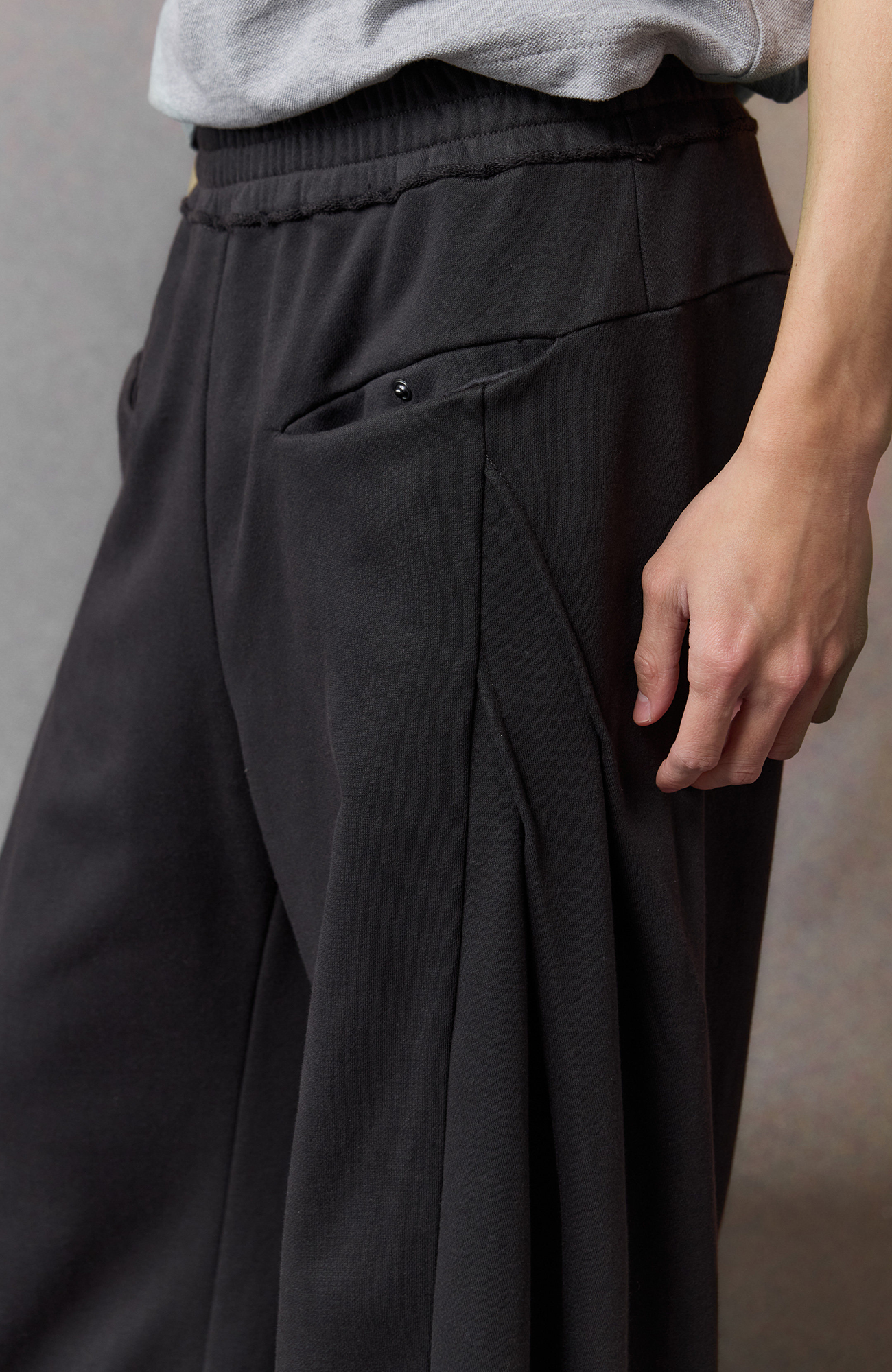 ALVNG AR ANTS Curved-Leg Pleated Raw-Hem Sweatpants-Pants-S-Free Shipping Leatheretro