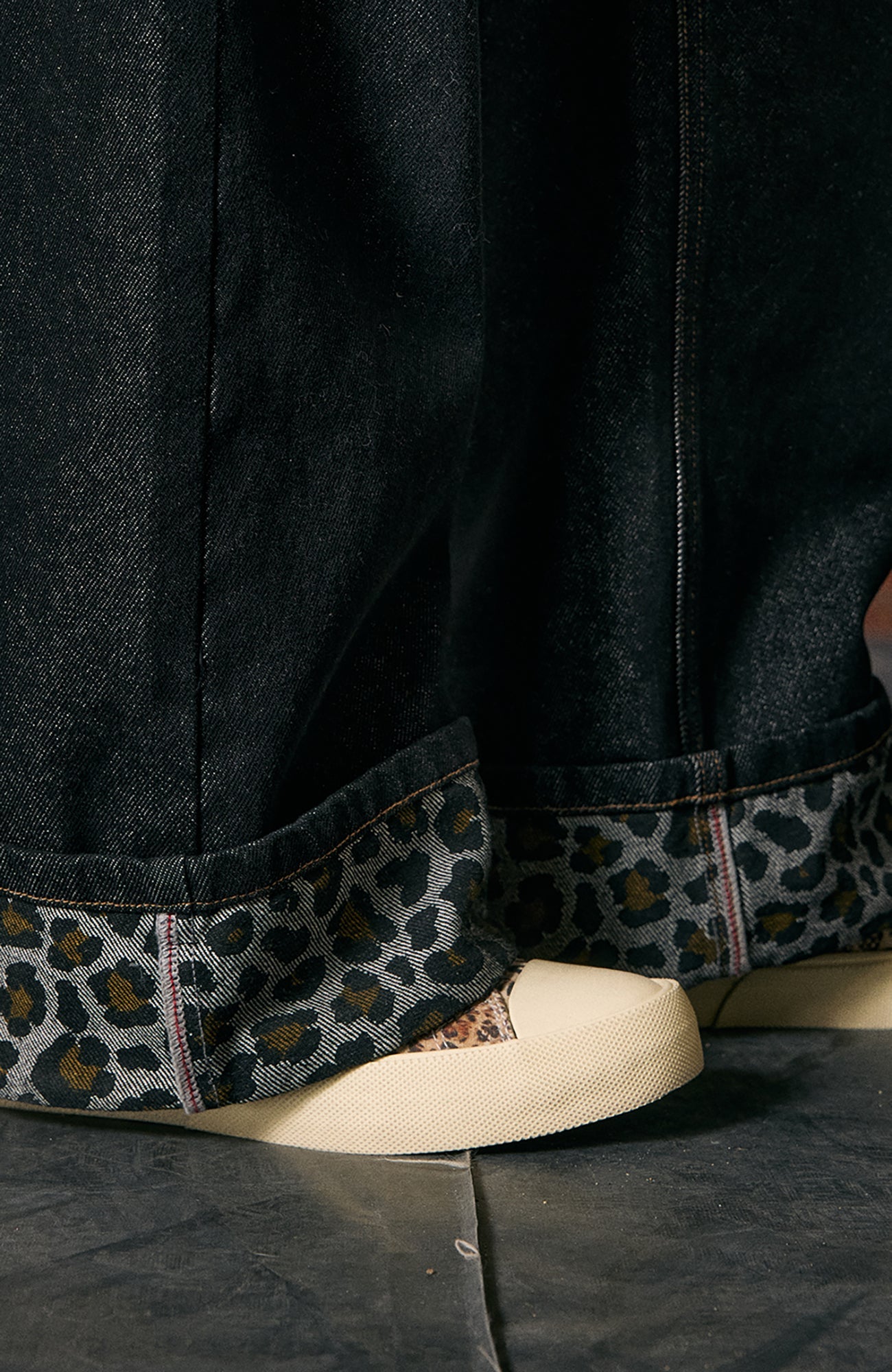 DONSMOKE Wide-Leg Star/ Leopard Cuffed Jeans-Pants-S (Preorder)-Black(Leopard)-Free Shipping Leatheretro