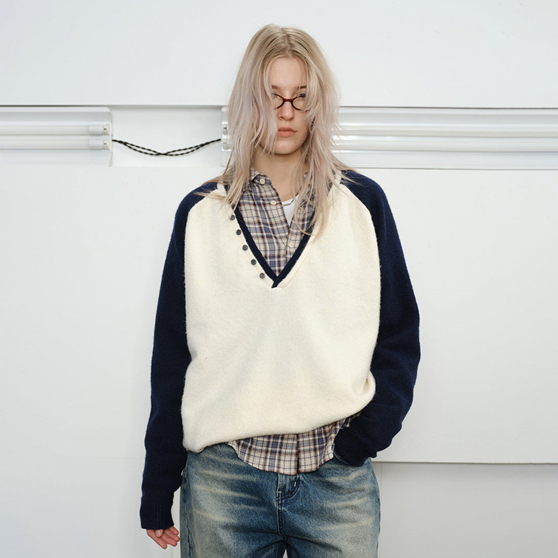 KREATE V-Neck Buttoned Color-Blocked Sweater-Sweater-S-White-Free Shipping Leatheretro