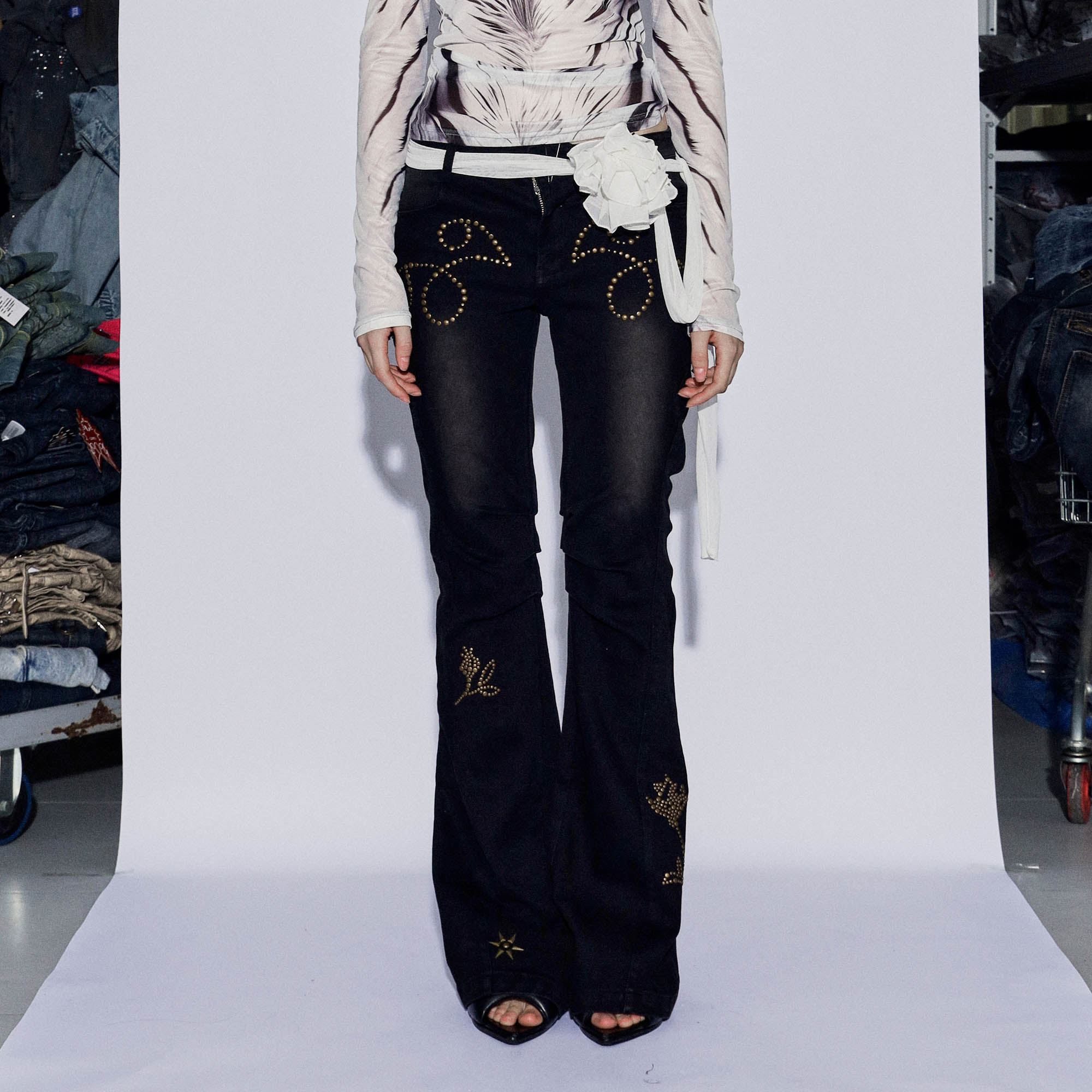 DND4DESxFaychui Rose Studded Low-Rise Flared Jeans-Jeans-S-Free Shipping Leatheretro