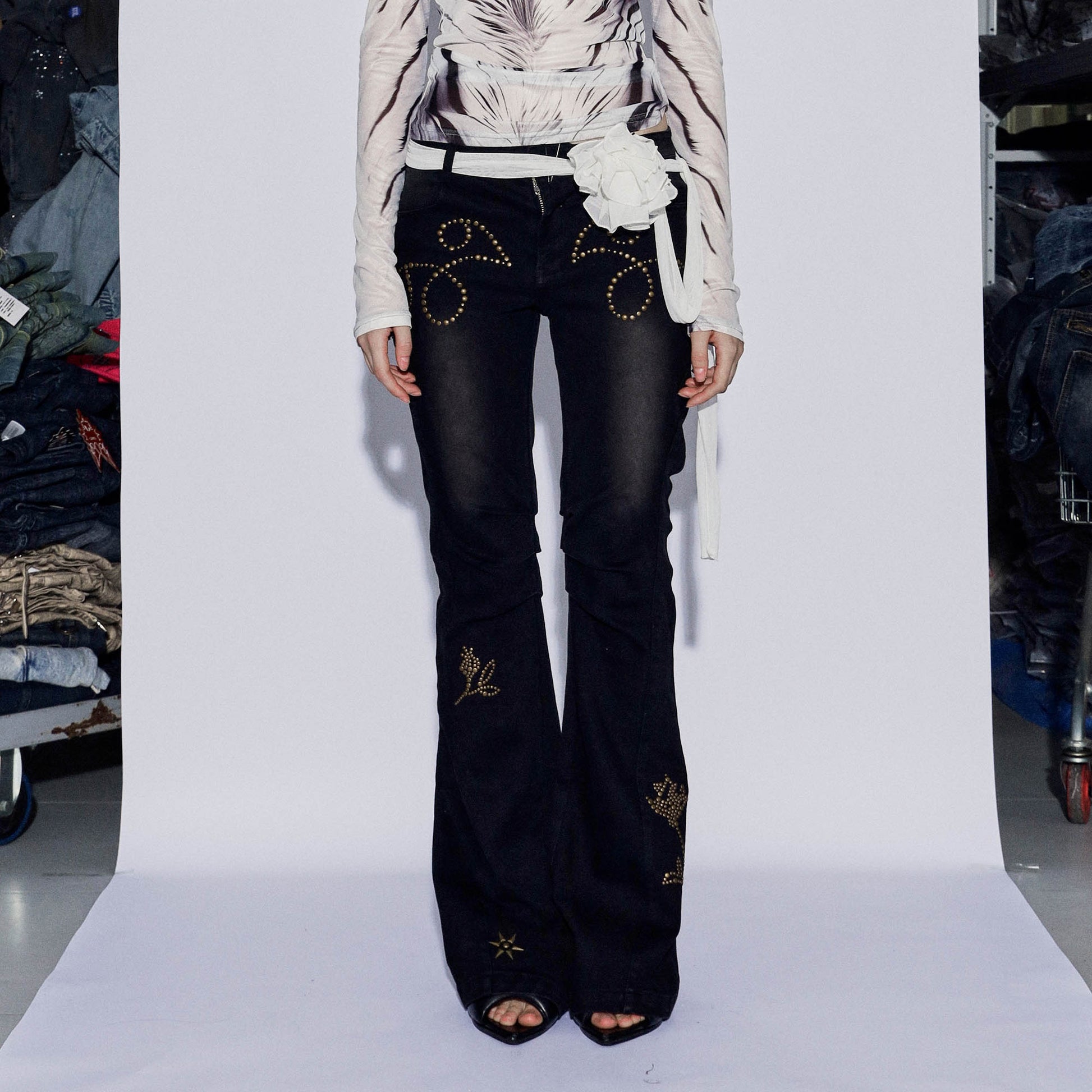 DND4DESxFaychui Rose Studded Low-Rise Flared Jeans-Jeans-S-Free Shipping Leatheretro