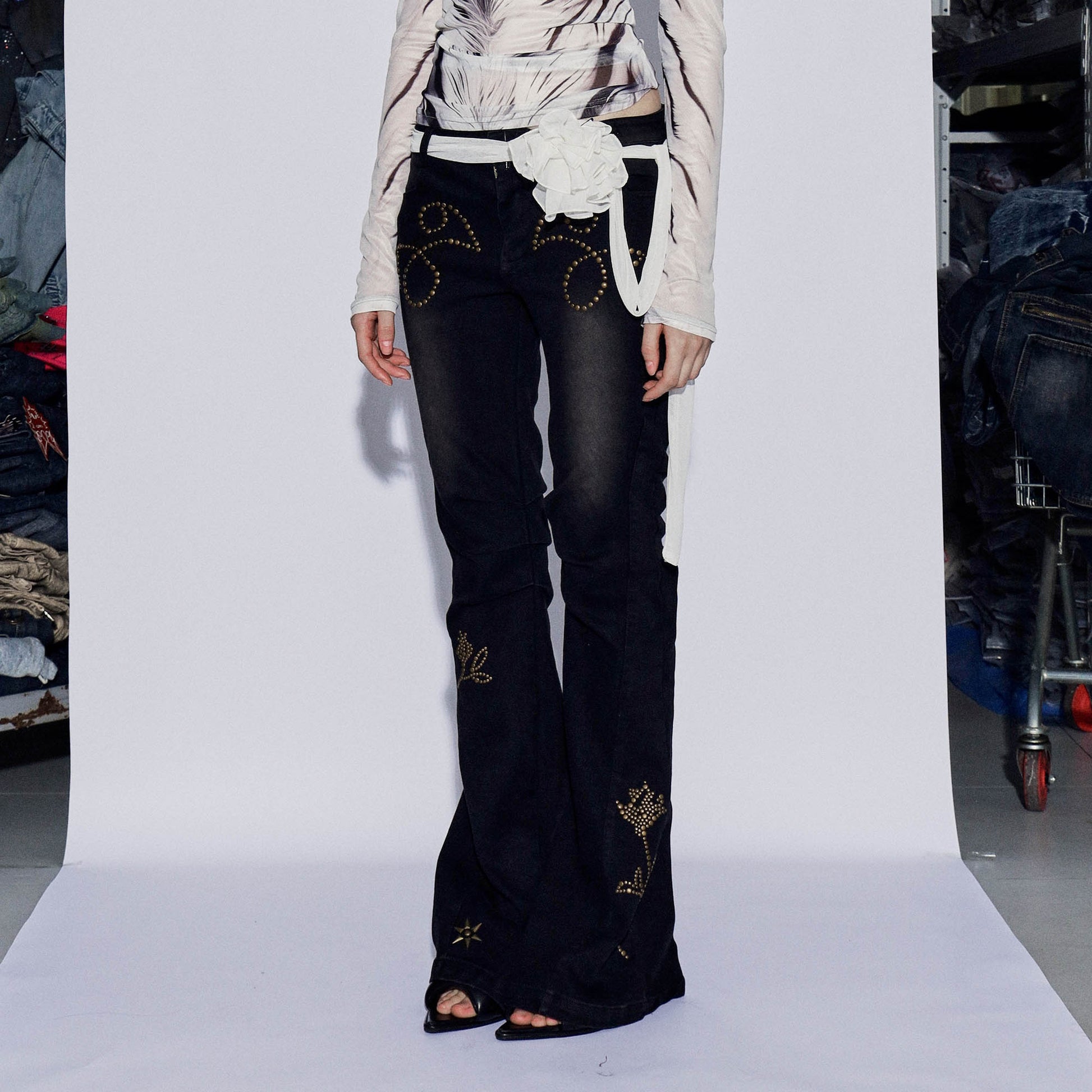 DND4DESxFaychui Rose Studded Low-Rise Flared Jeans-Jeans-S-Free Shipping Leatheretro