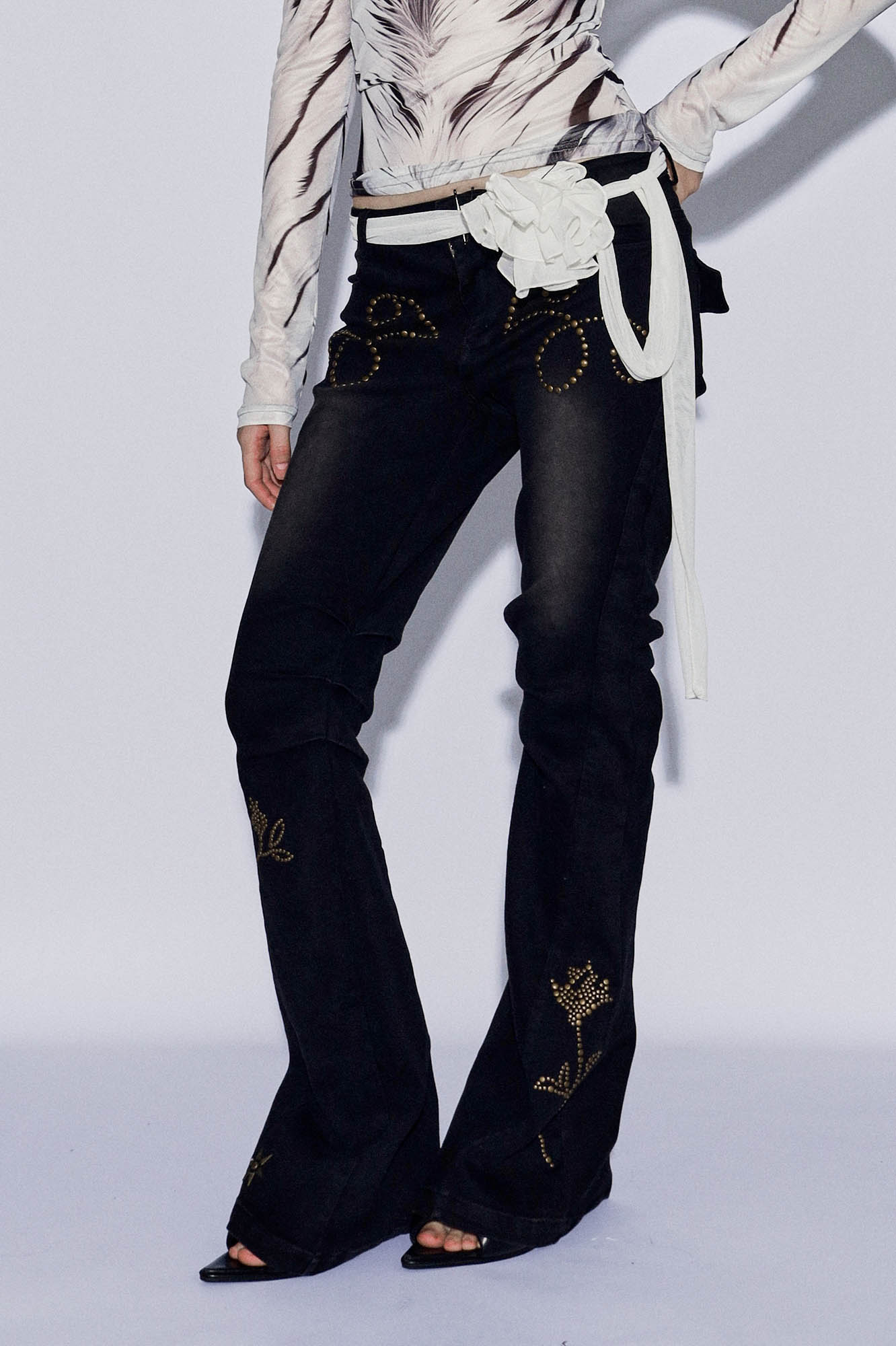 DND4DESxFaychui Rose Studded Low-Rise Flared Jeans-Jeans-S-Free Shipping Leatheretro