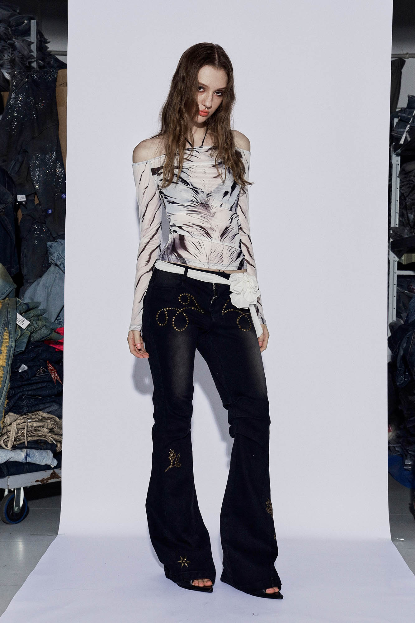 DND4DESxFaychui Rose Studded Low-Rise Flared Jeans-Jeans-S-Free Shipping Leatheretro