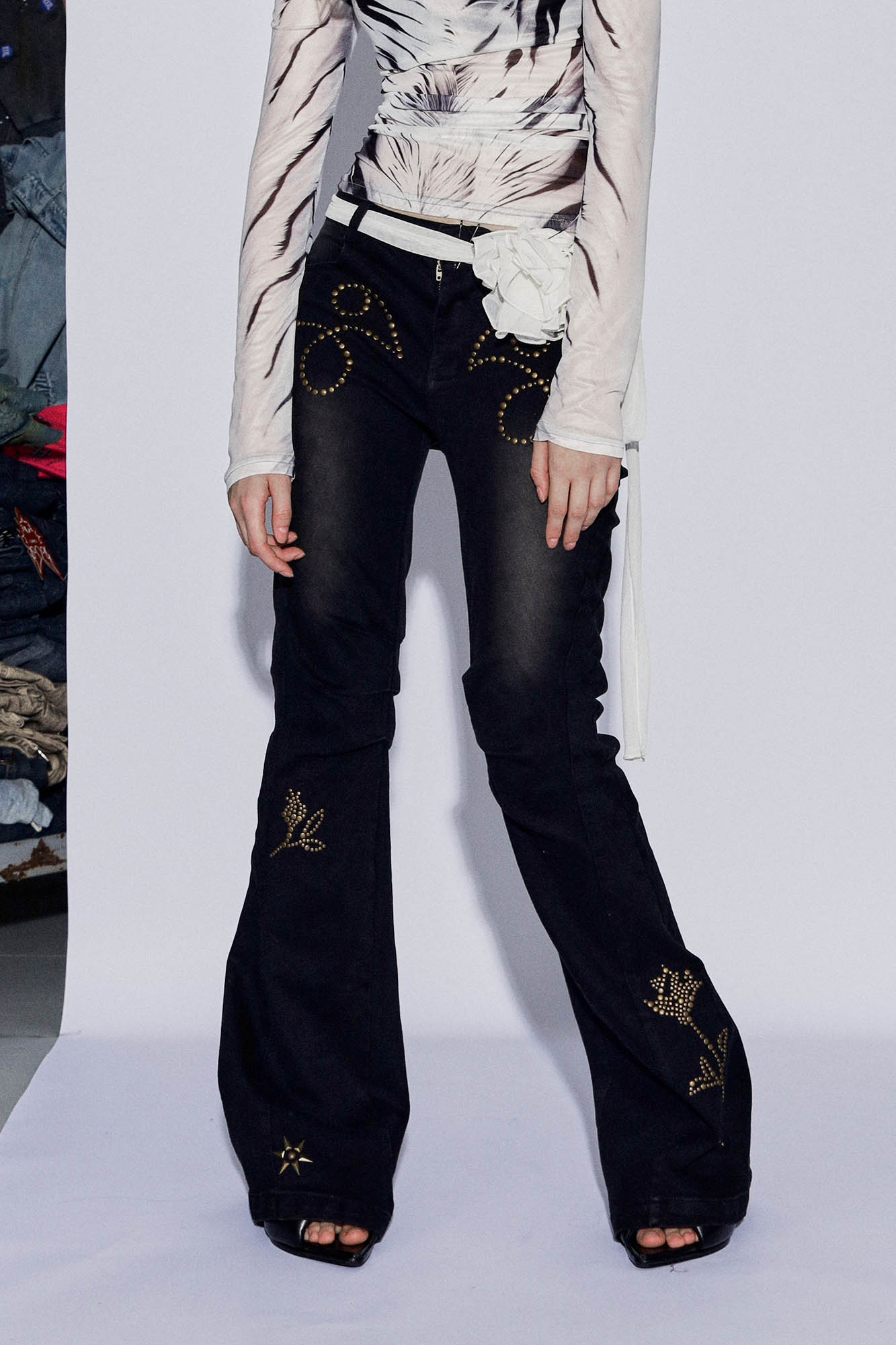 DND4DESxFaychui Rose Studded Low-Rise Flared Jeans-Jeans-S-Free Shipping Leatheretro