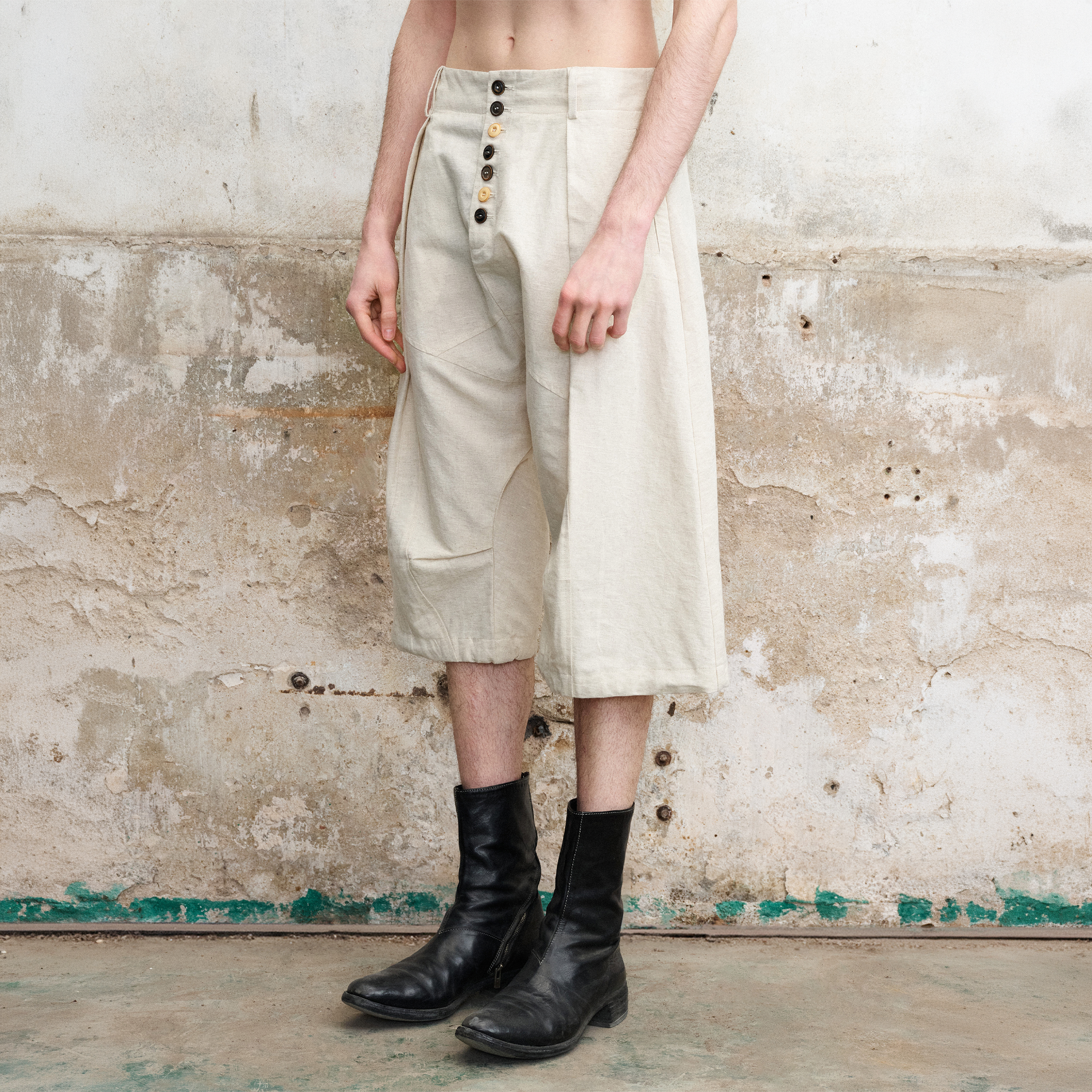 ILNya Nieternite Nifutur Pleated Drop-Crotch Button-Fly Cropped Pants White-Shorts-S (0)-Free Shipping Leatheretro