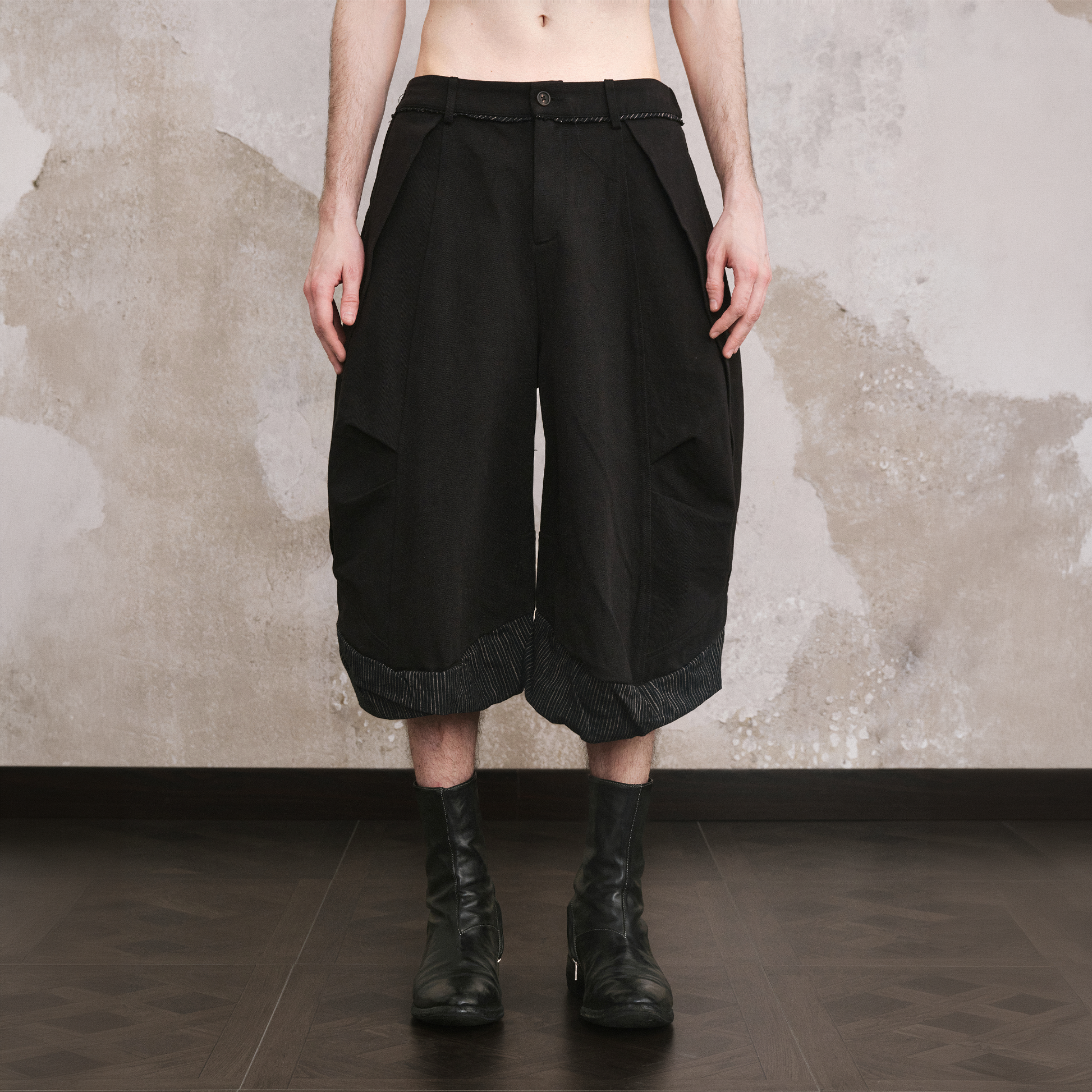 ILNya Nieternite Nifutur Crinkled Curved Cropped Pants Black-Shorts-S (0) / 27-33"-Free Shipping Leatheretro