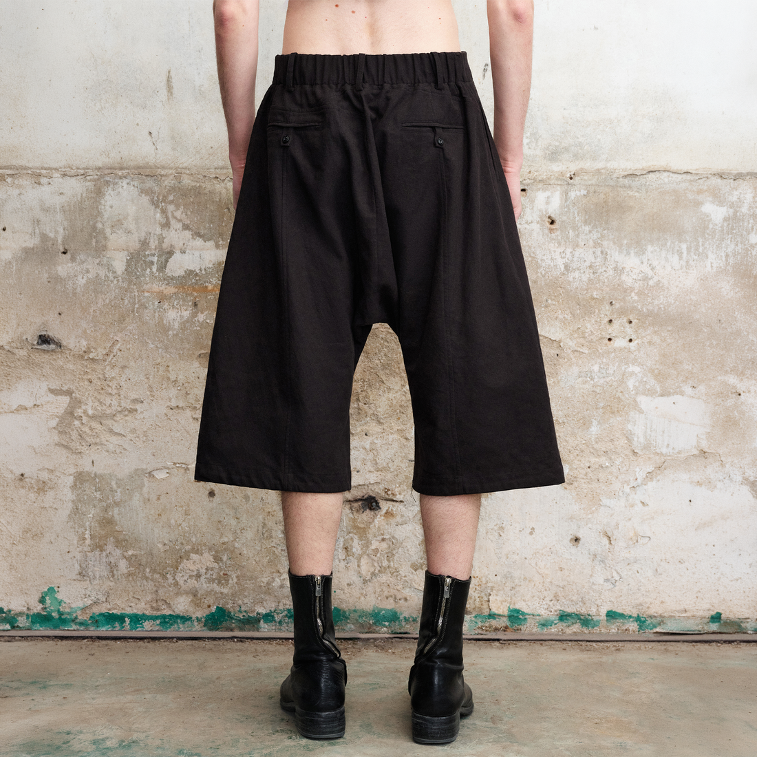 ILNya Nieternite Nifutur Pleated Drop-Crotch Button-Fly Cropped Pants Black-Shorts-S (0)-Free Shipping Leatheretro