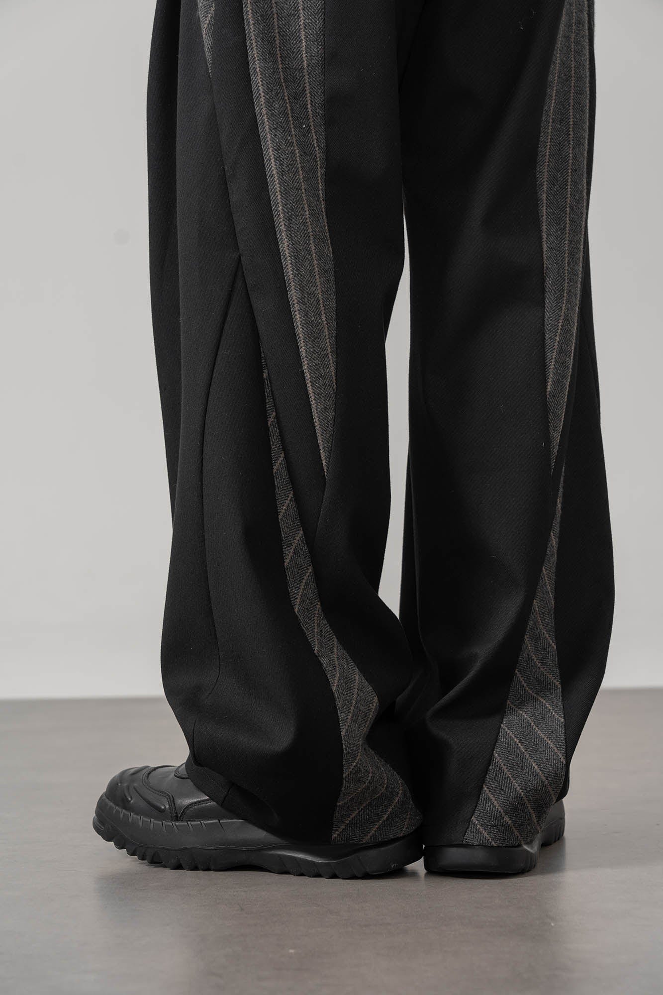 MOITIEDEPETALE Geometric Paneled Pinstripe Pleated Wide-Leg Trousers-Pants-XS-Free Shipping Leatheretro