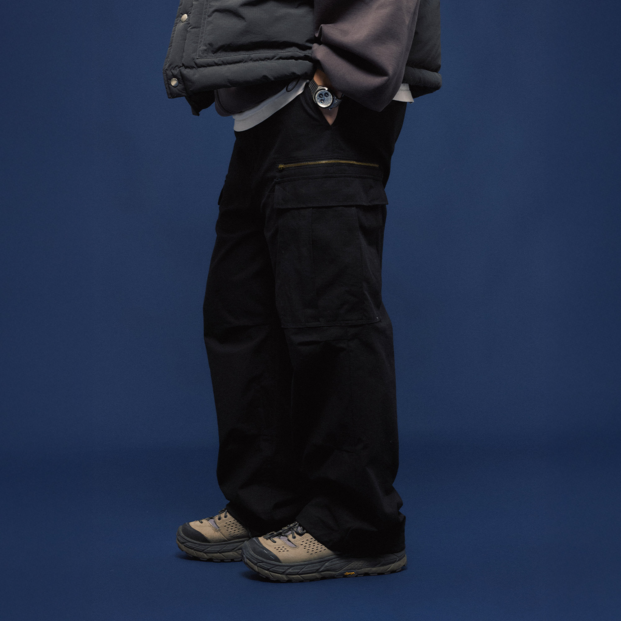 BANANA CLUB Multi-Pockey Pleated-Knee Cargo Pants