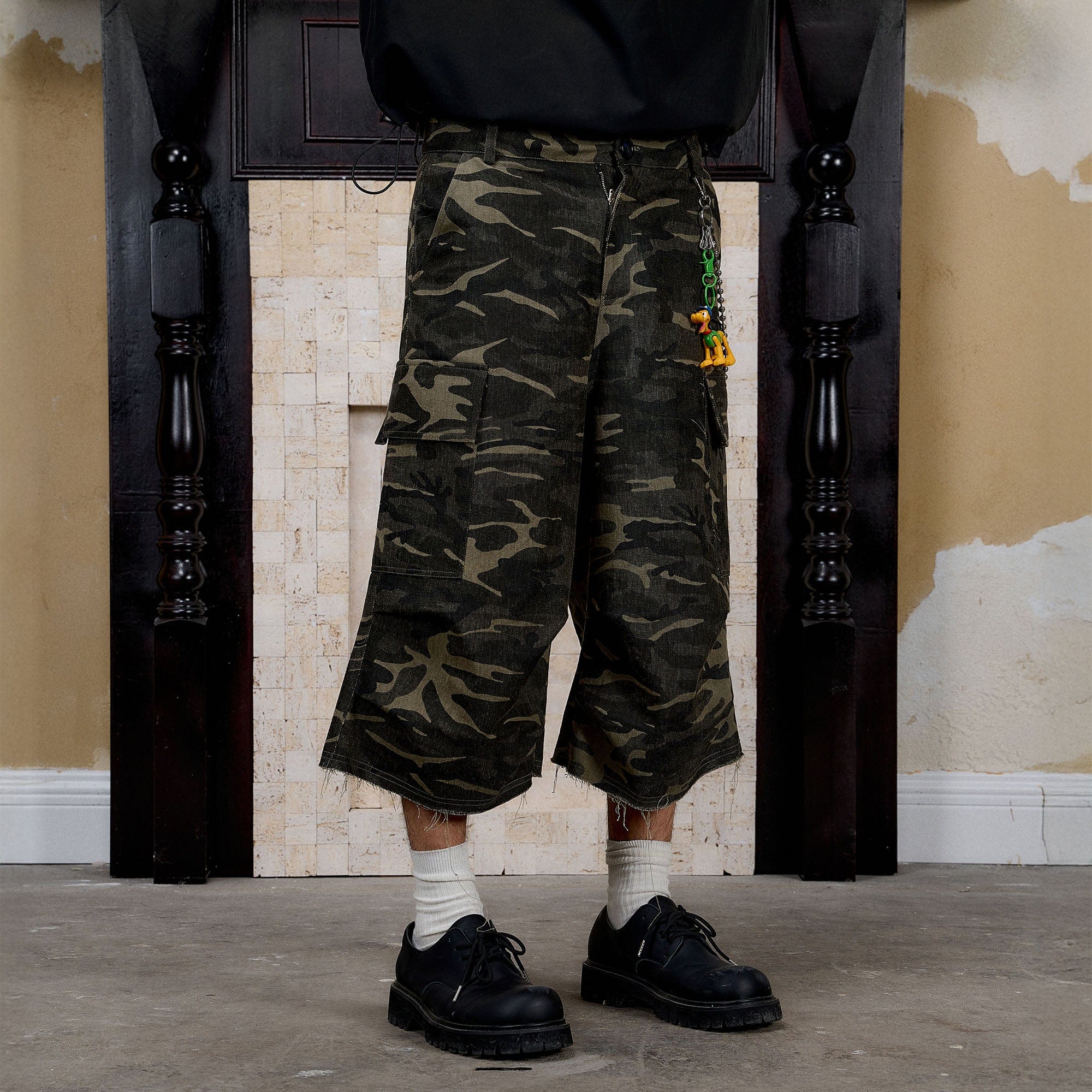 DONSMOKE Camo Multi-Pocket Raw-Edge Curved Shorts-Shorts-XS-Free Shipping Leatheretro