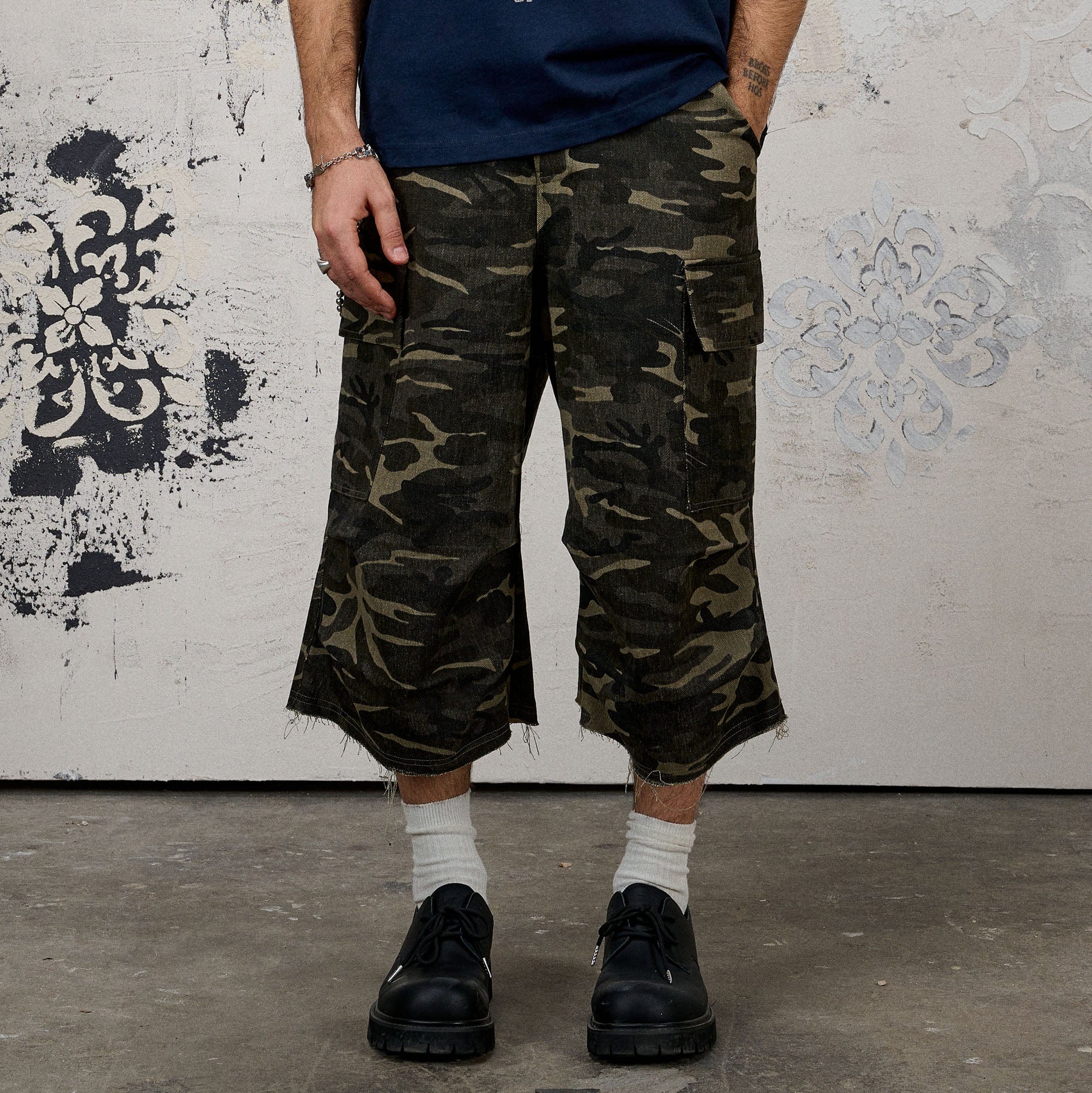 DONSMOKE Camo Multi-Pocket Raw-Edge Curved Shorts-Shorts-XS-Free Shipping Leatheretro