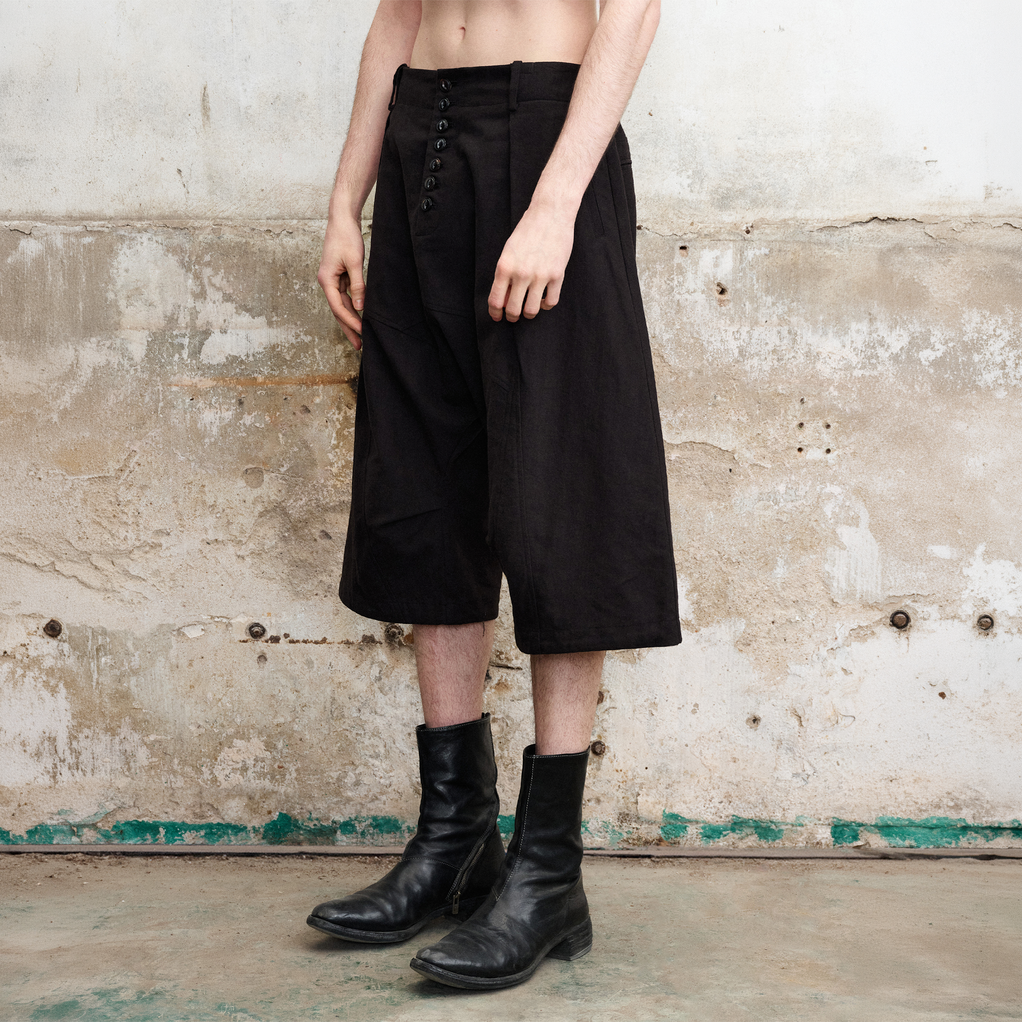 ILNya Nieternite Nifutur Pleated Drop-Crotch Button-Fly Cropped Pants Black-Shorts-S (0)-Free Shipping Leatheretro