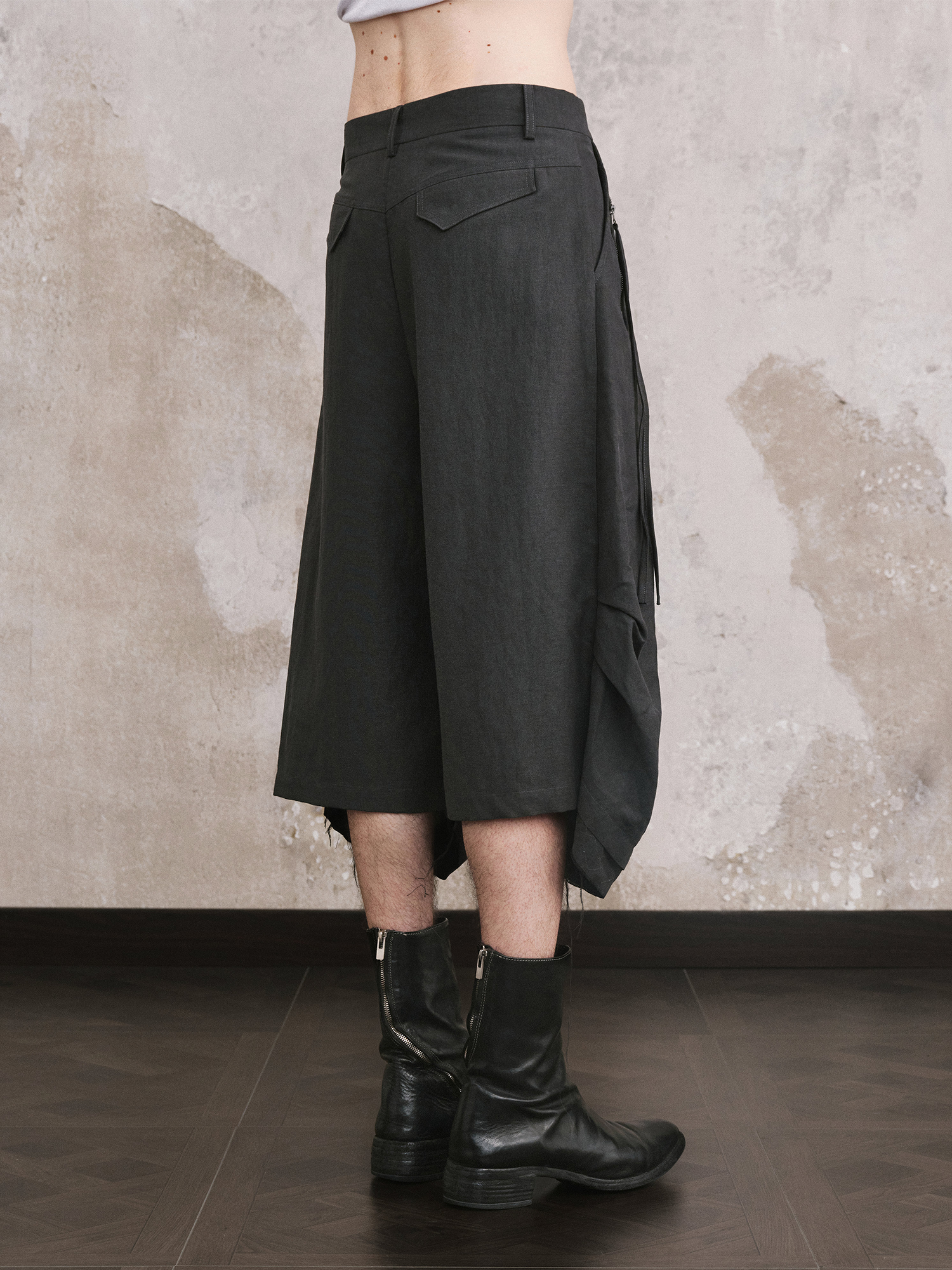 ILNya Nieternite Nifutur Pleated Raw Edge Curved Shorts-Shorts-S (0) / 28"-Free Shipping Leatheretro
