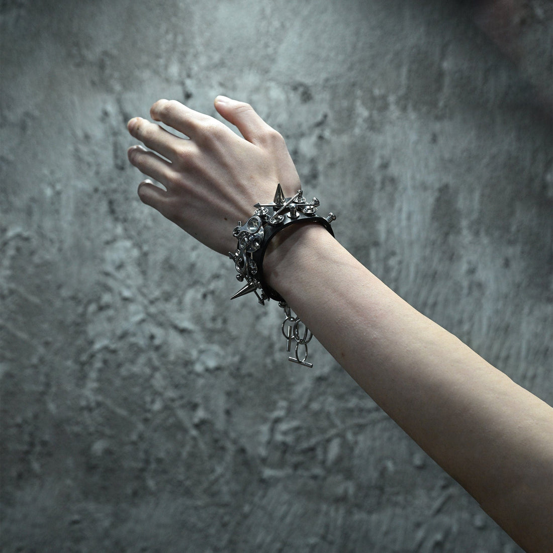 ILLUSORY Modern Hunter Adjustable Chain Rivet PU Bracelet-Bracelet-Standard (14-18cm)-Free Shipping Leatheretro