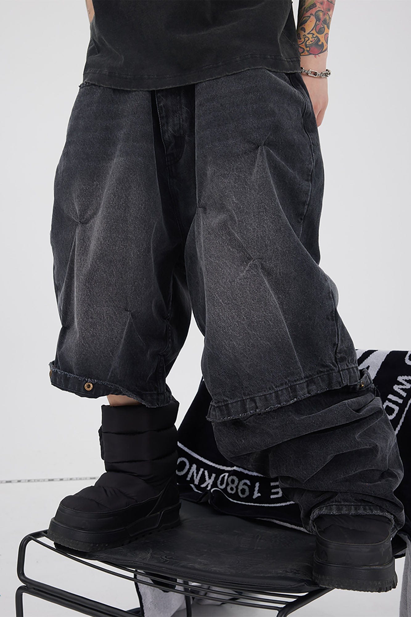 BLACK8MOB Distressed Crinkled Detachable Baggy Jeans-Jeans-S-Free Shipping Leatheretro