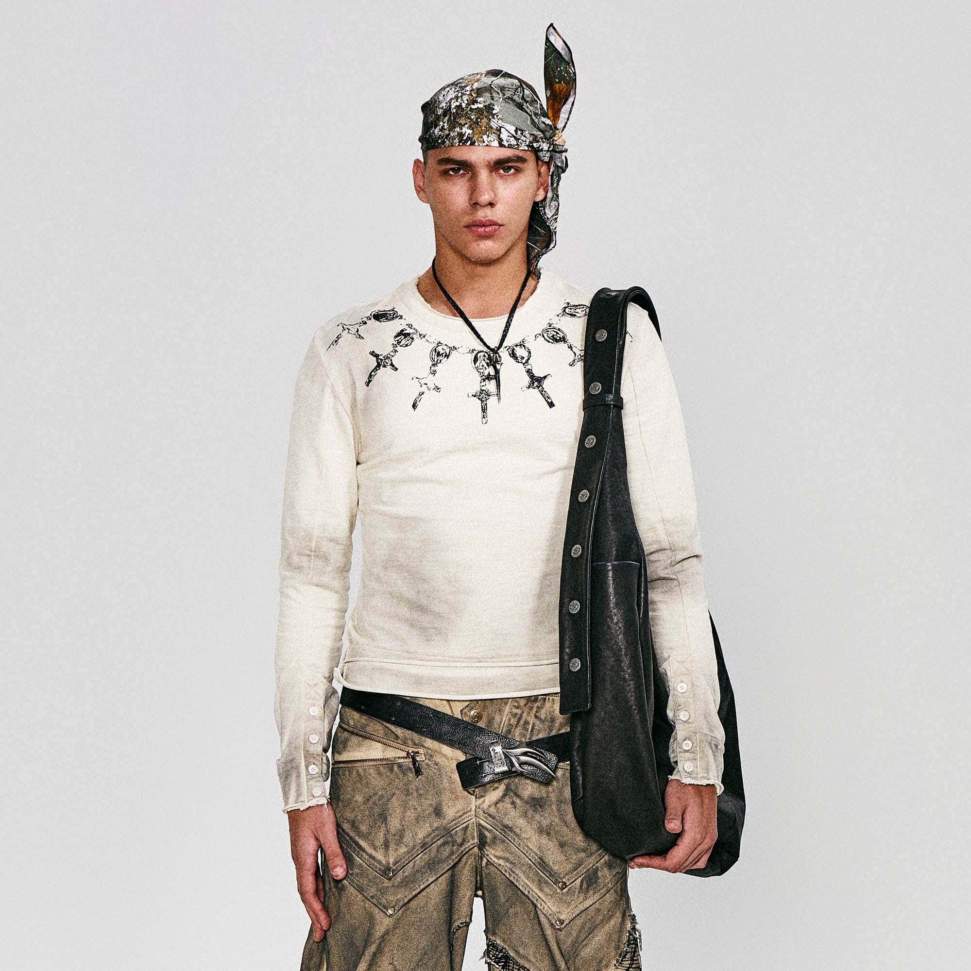 FLYERRER Distressed Cross Chain Graphic Long-Sleeve Tee-L/S Tee-S-Free Shipping Leatheretro