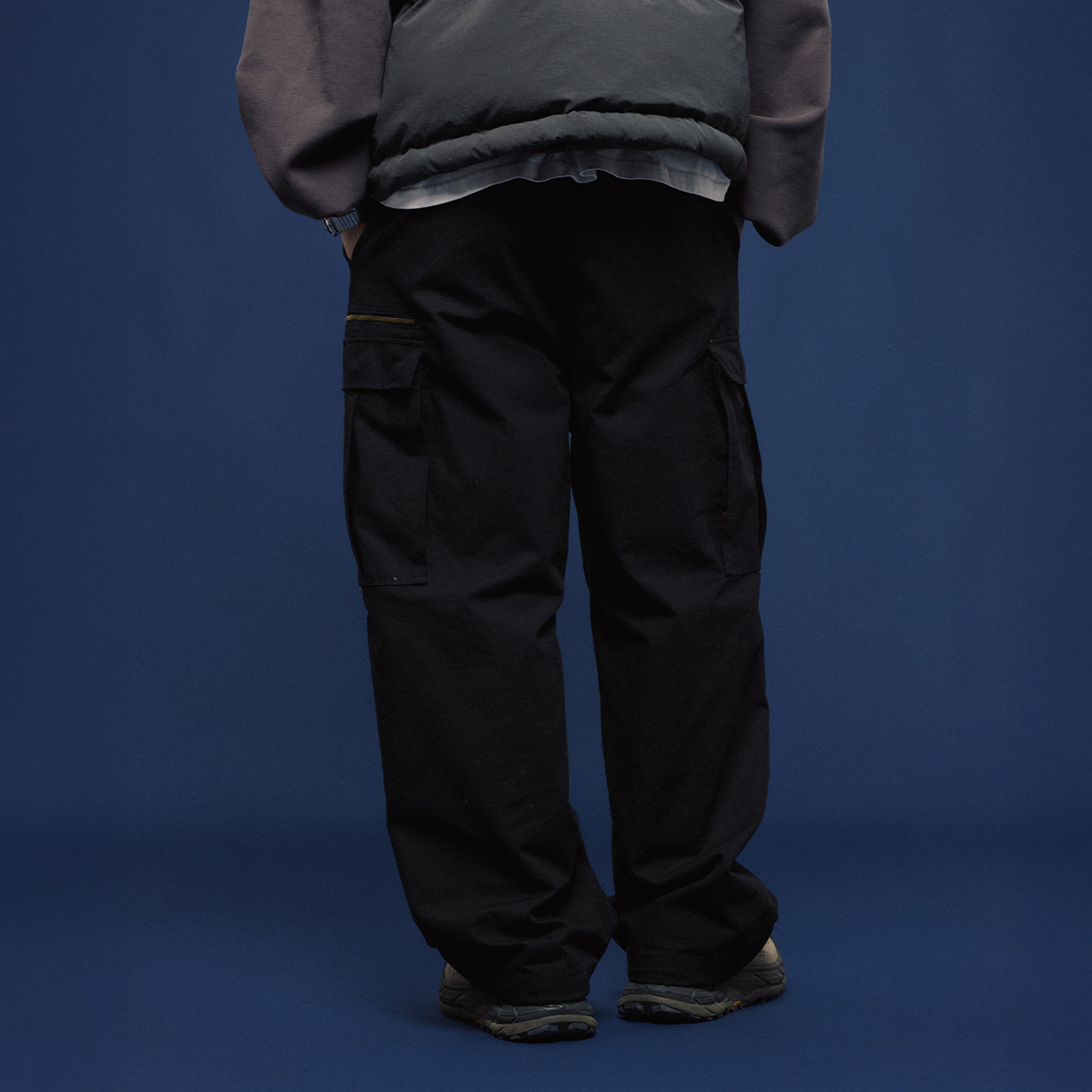 BANANA CLUB Multi-Pockey Pleated-Knee Cargo Pants