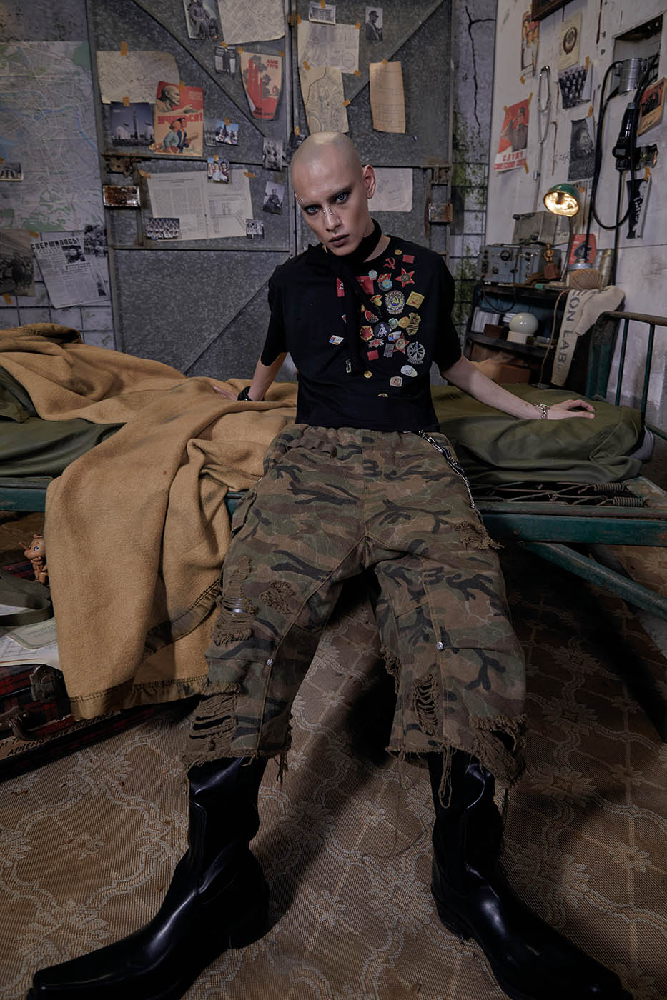 FACEONLAB Distressed LOGO Medal T-shirt Black-T Shirt-M-Free Shipping Leatheretro