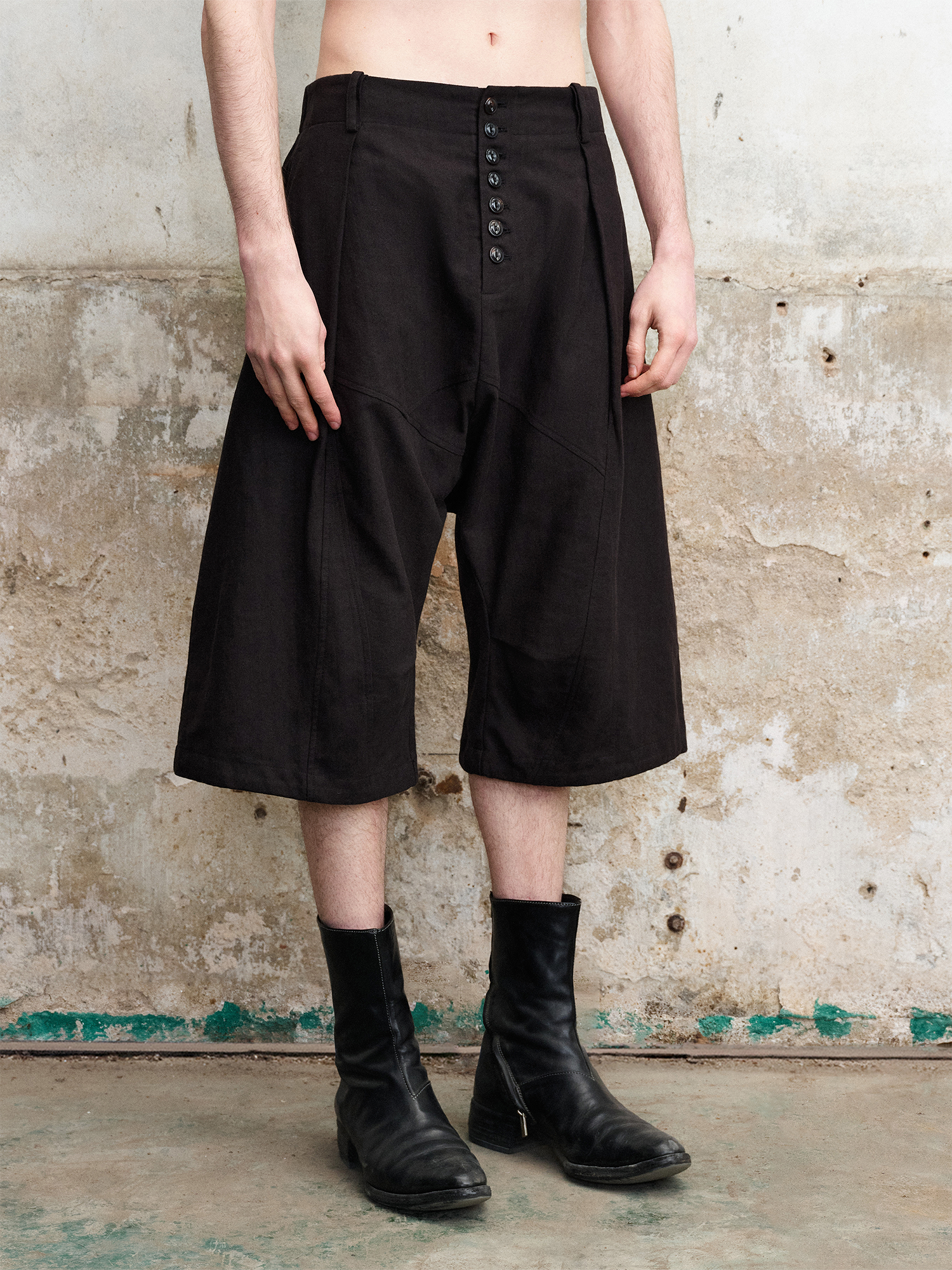 ILNya Nieternite Nifutur Pleated Drop-Crotch Button-Fly Cropped Pants Black-Shorts-S (0)-Free Shipping Leatheretro