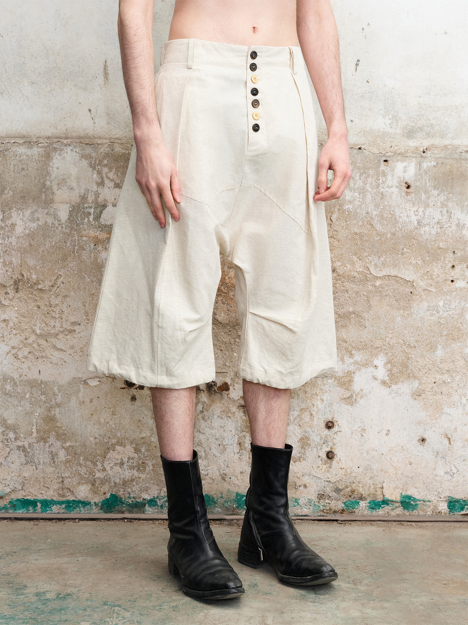 ILNya Nieternite Nifutur Pleated Drop-Crotch Button-Fly Cropped Pants White-Shorts-S (0)-Free Shipping Leatheretro