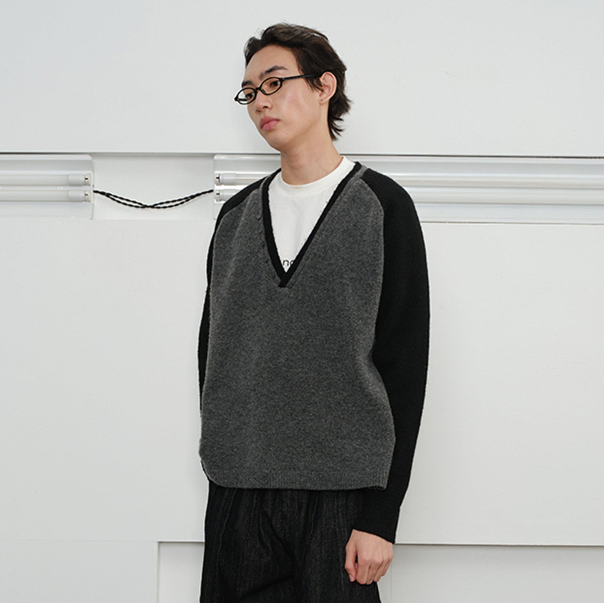 KREATE V-Neck Buttoned Color-Blocked Sweater-Sweater-S-White-Free Shipping Leatheretro