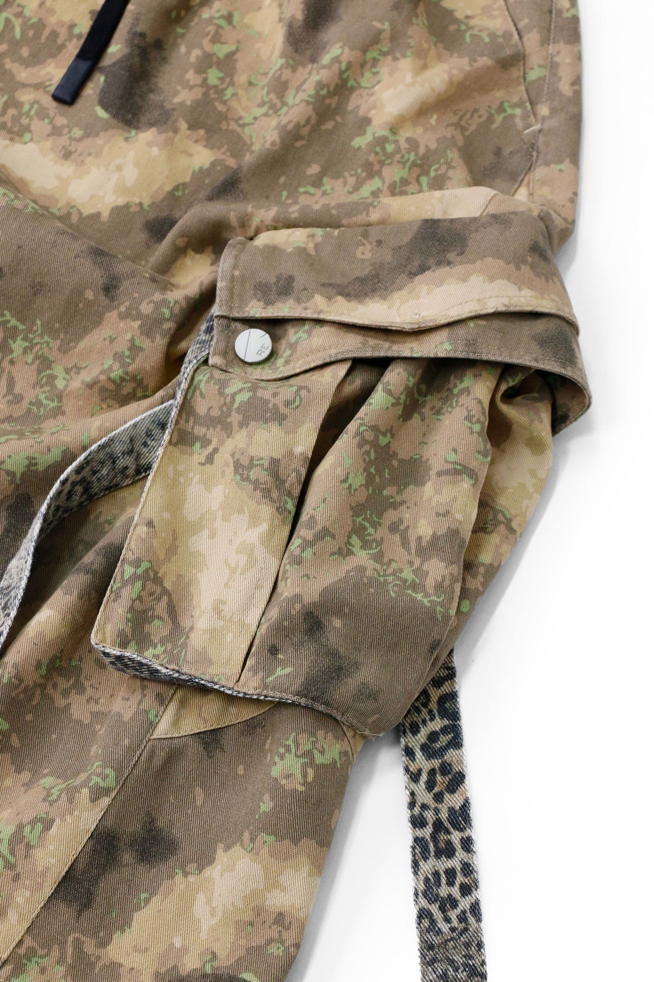 RELABEL Detachable Scarf Camo Leopard Panel Oversized Shorts-Shorts-XS-Free Shipping Leatheretro