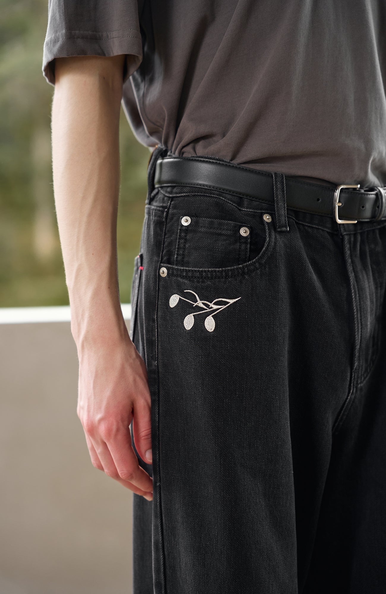 MOITIEDEPETALE Music Note Embroidered Straight-Leg Jeans-Jeans-S-Red Embroidery-Free Shipping Leatheretro