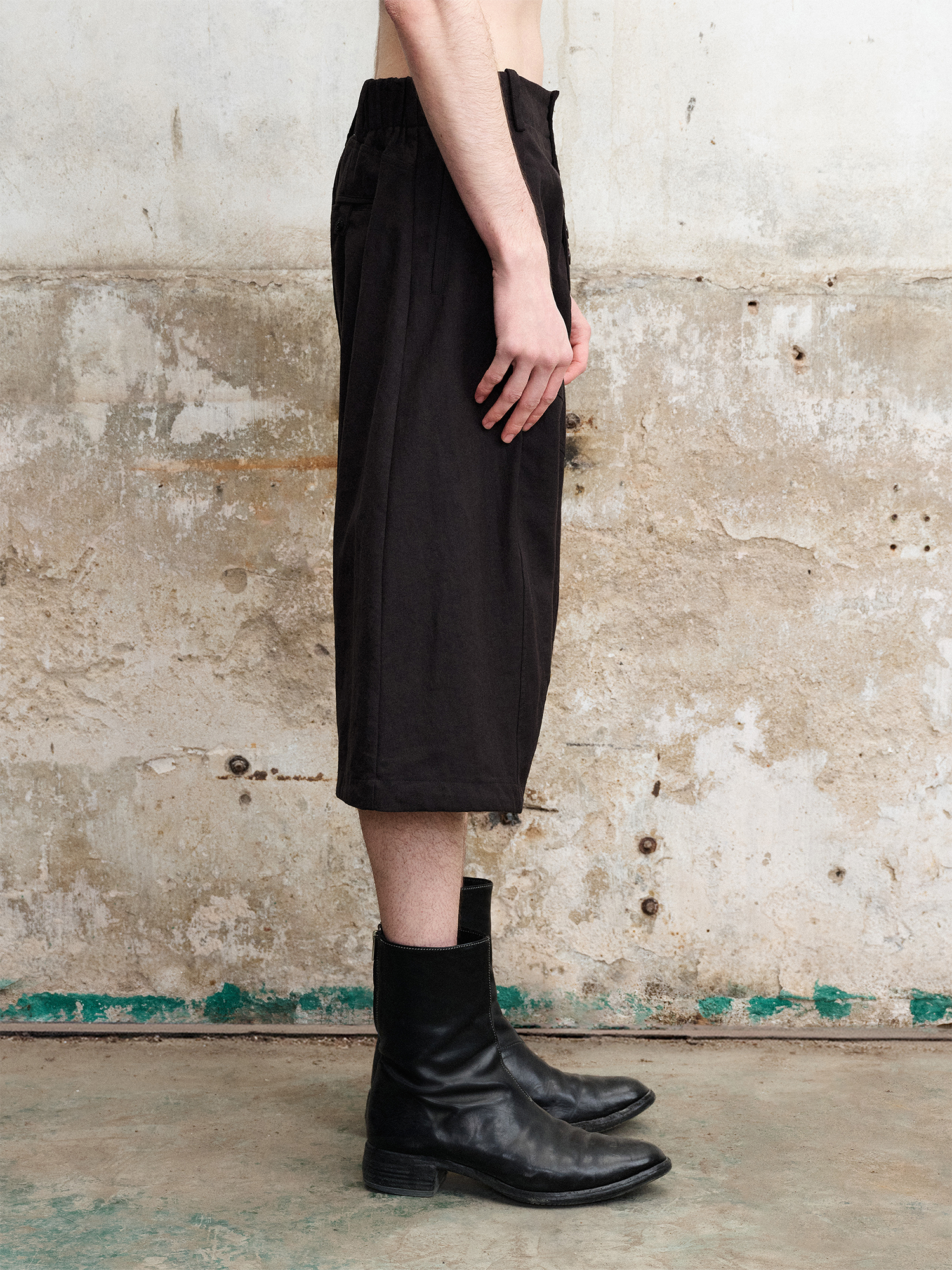 ILNya Nieternite Nifutur Pleated Drop-Crotch Button-Fly Cropped Pants Black-Shorts-S (0)-Free Shipping Leatheretro