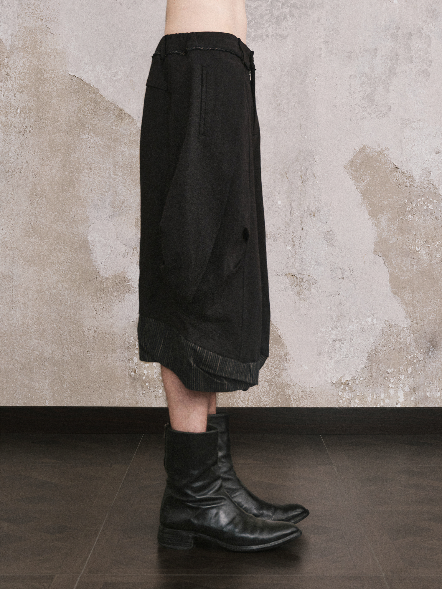 ILNya Nieternite Nifutur Crinkled Curved Cropped Pants Black-Shorts-S (0) / 27-33"-Free Shipping Leatheretro