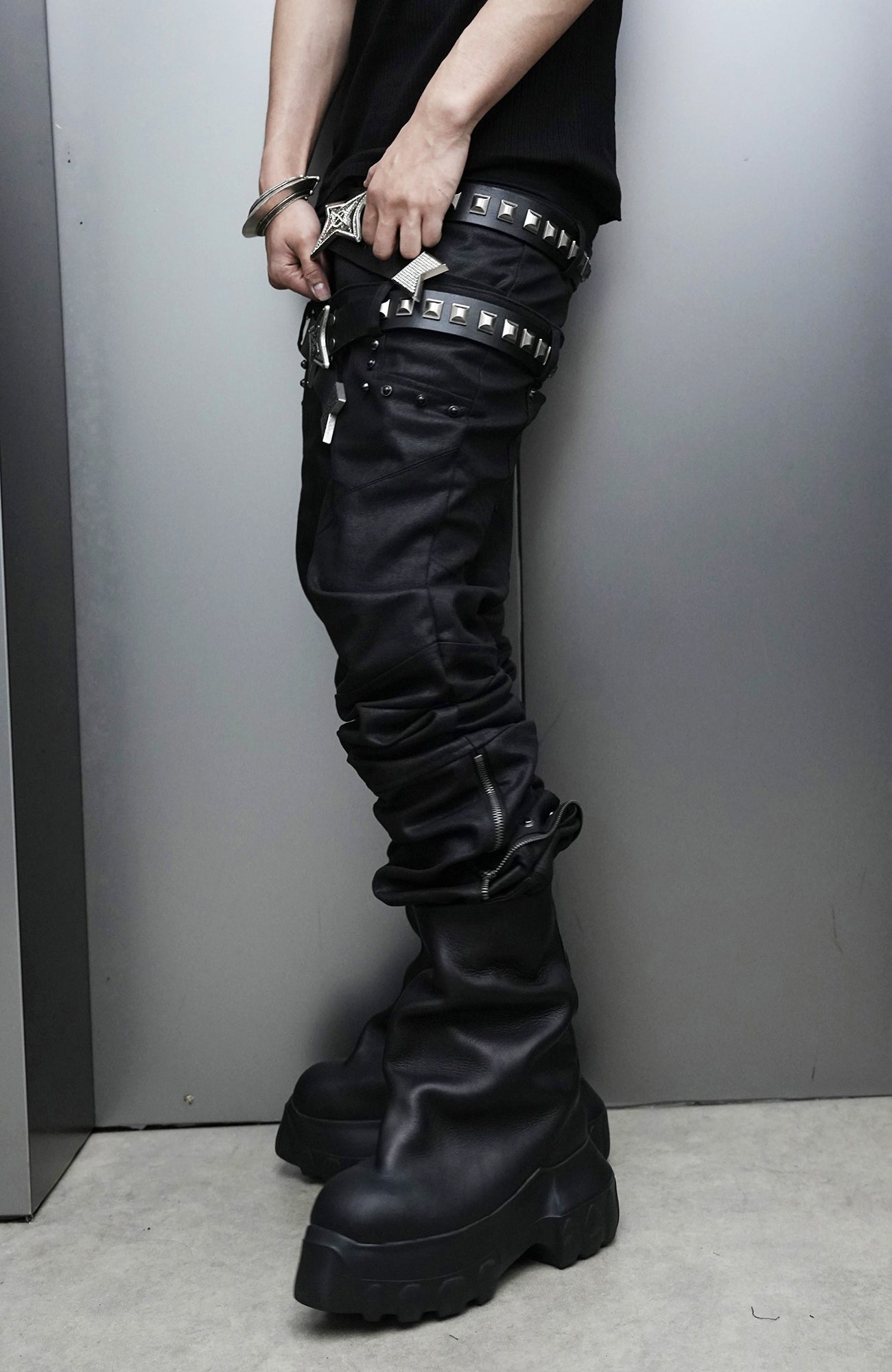 SSIN7 Star Buckle Studded Leather Belt-Accessories-One Size-Distressed Buckle-Free Shipping Leatheretro