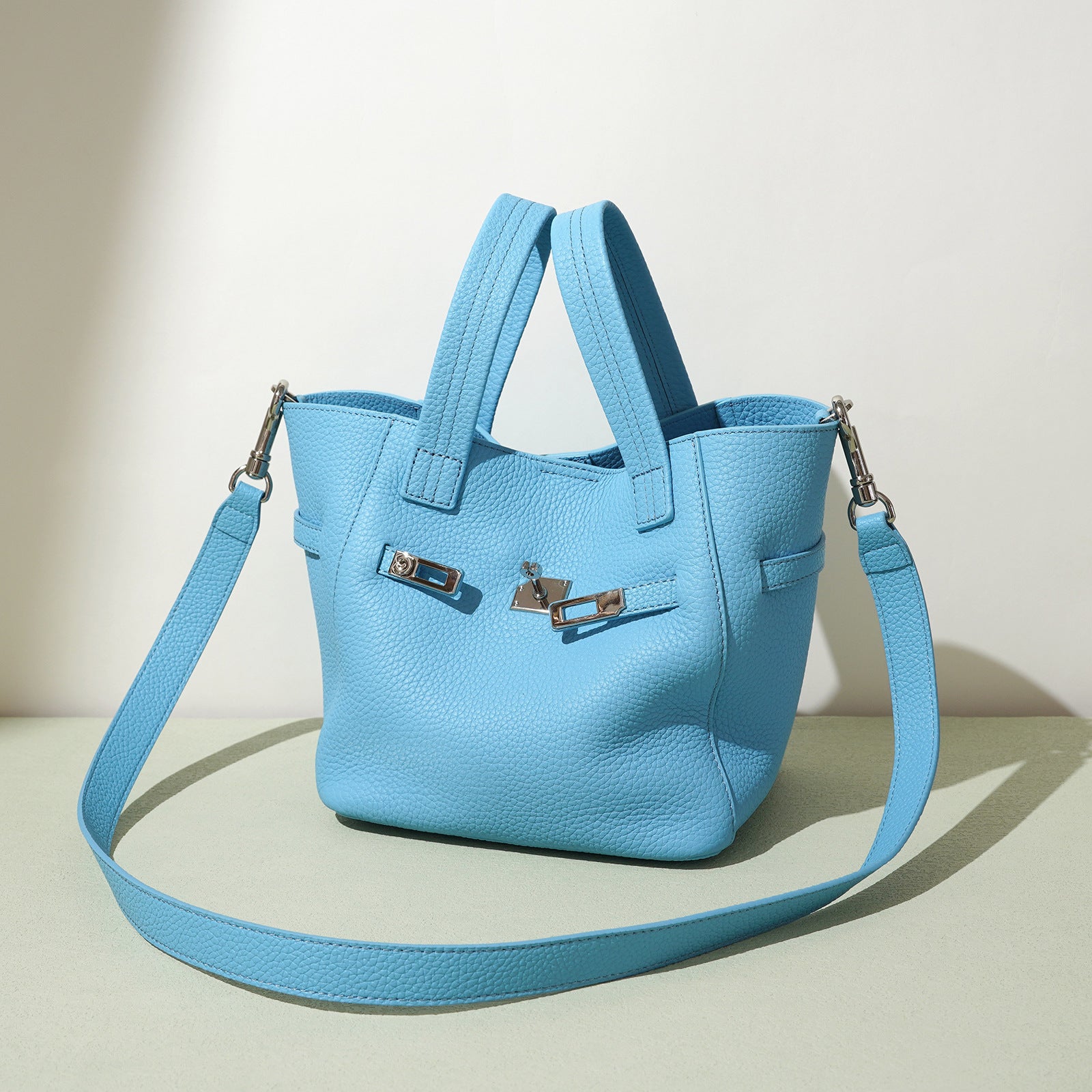 Top-Grain Leather Handbag – Stylish Basket Shoulder Bag with Lock Closure-Milkshake powder-Free Shipping Leatheretro