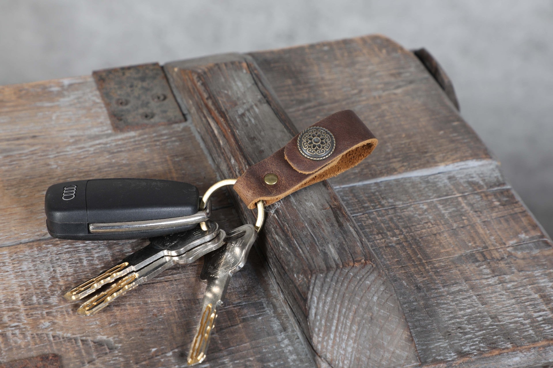 6pcs/set Handmade Vintage Leather Keychain & Car Key Case Set-Keychains-Random-Free Shipping Leatheretro