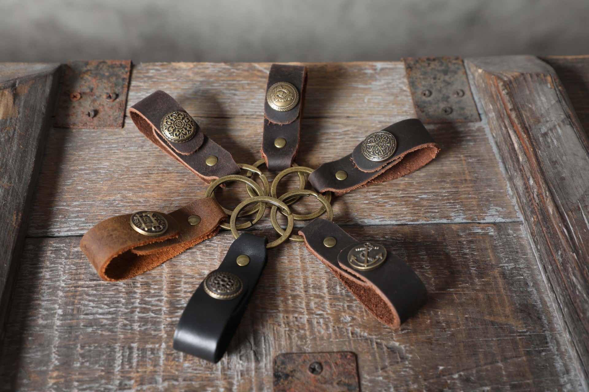 6pcs/set Handmade Vintage Leather Keychain & Car Key Case Set-Keychains-Random-Free Shipping Leatheretro