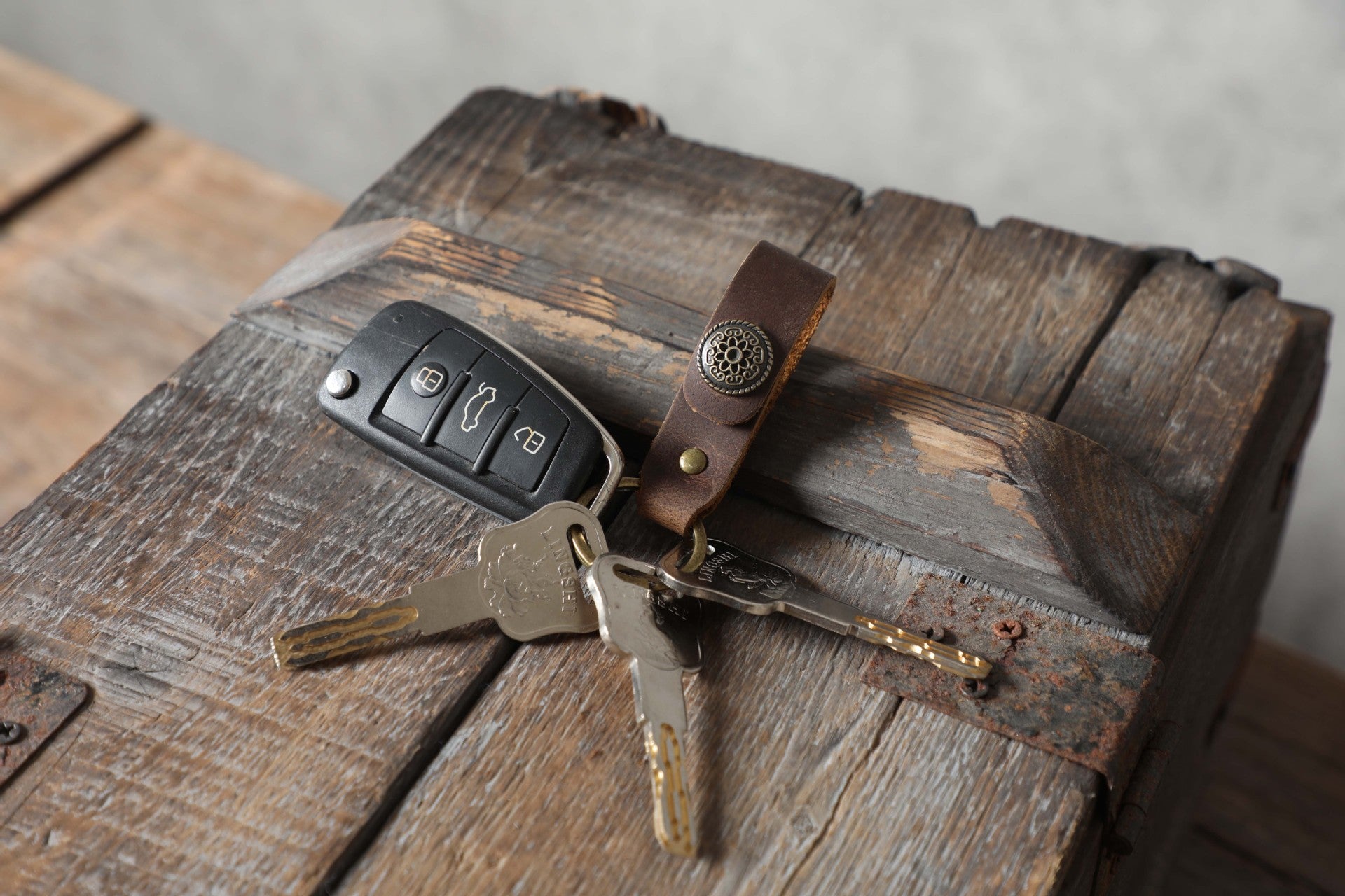 6pcs/set Handmade Vintage Leather Keychain & Car Key Case Set-Keychains-Random-Free Shipping Leatheretro