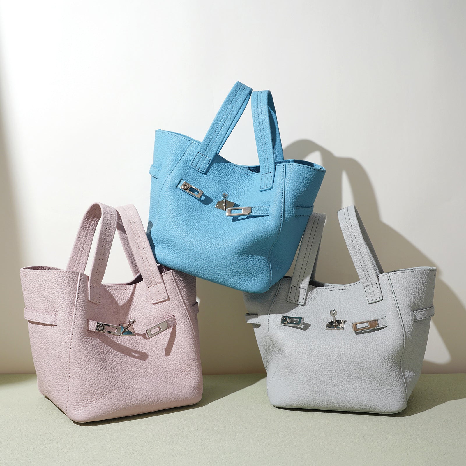 Top-Grain Leather Handbag – Stylish Basket Shoulder Bag with Lock Closure-Milkshake powder-Free Shipping Leatheretro